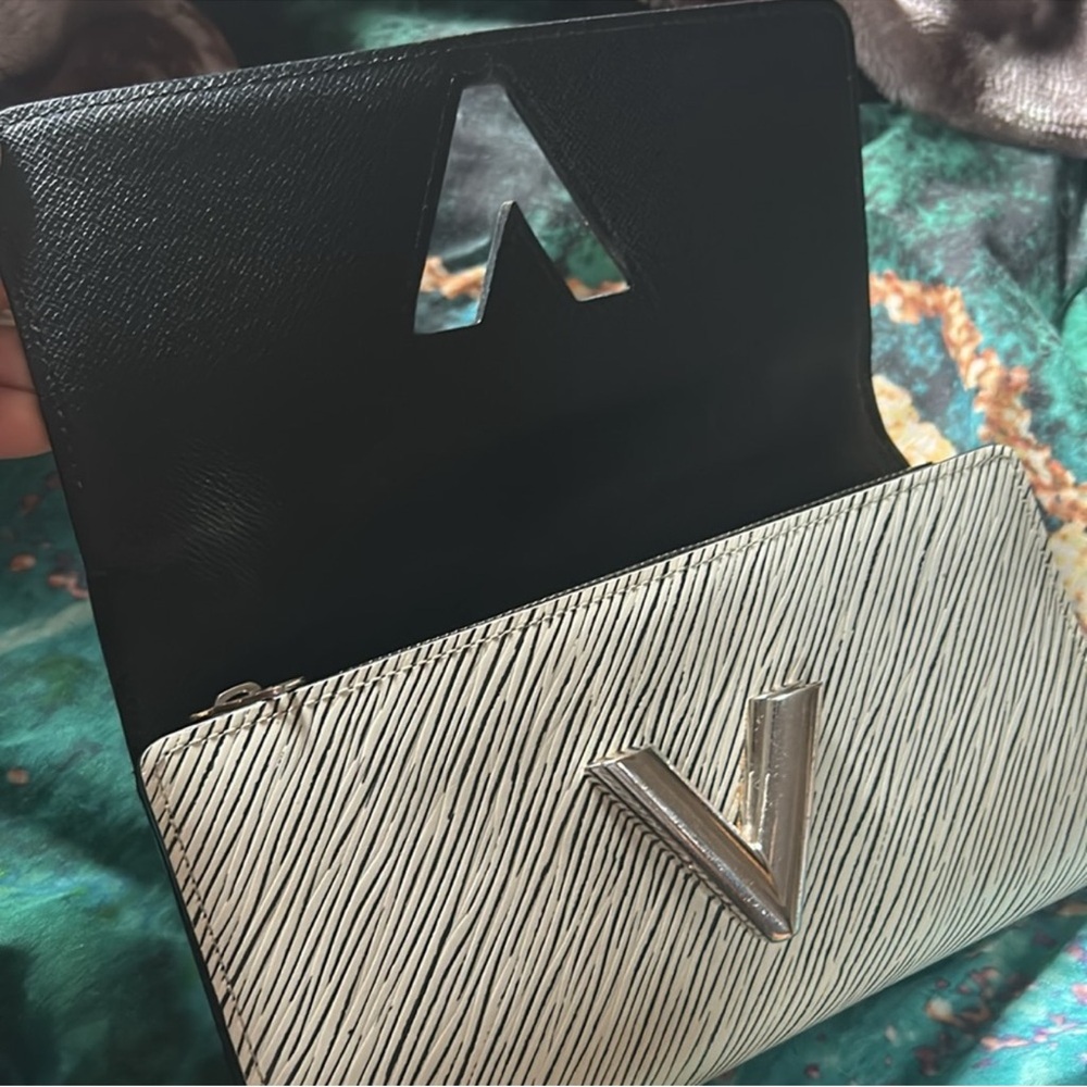 Louis Vuitton Limited Edition Multicolor Aztec Epi Leather Twist Wallet - Picture 9 of 9